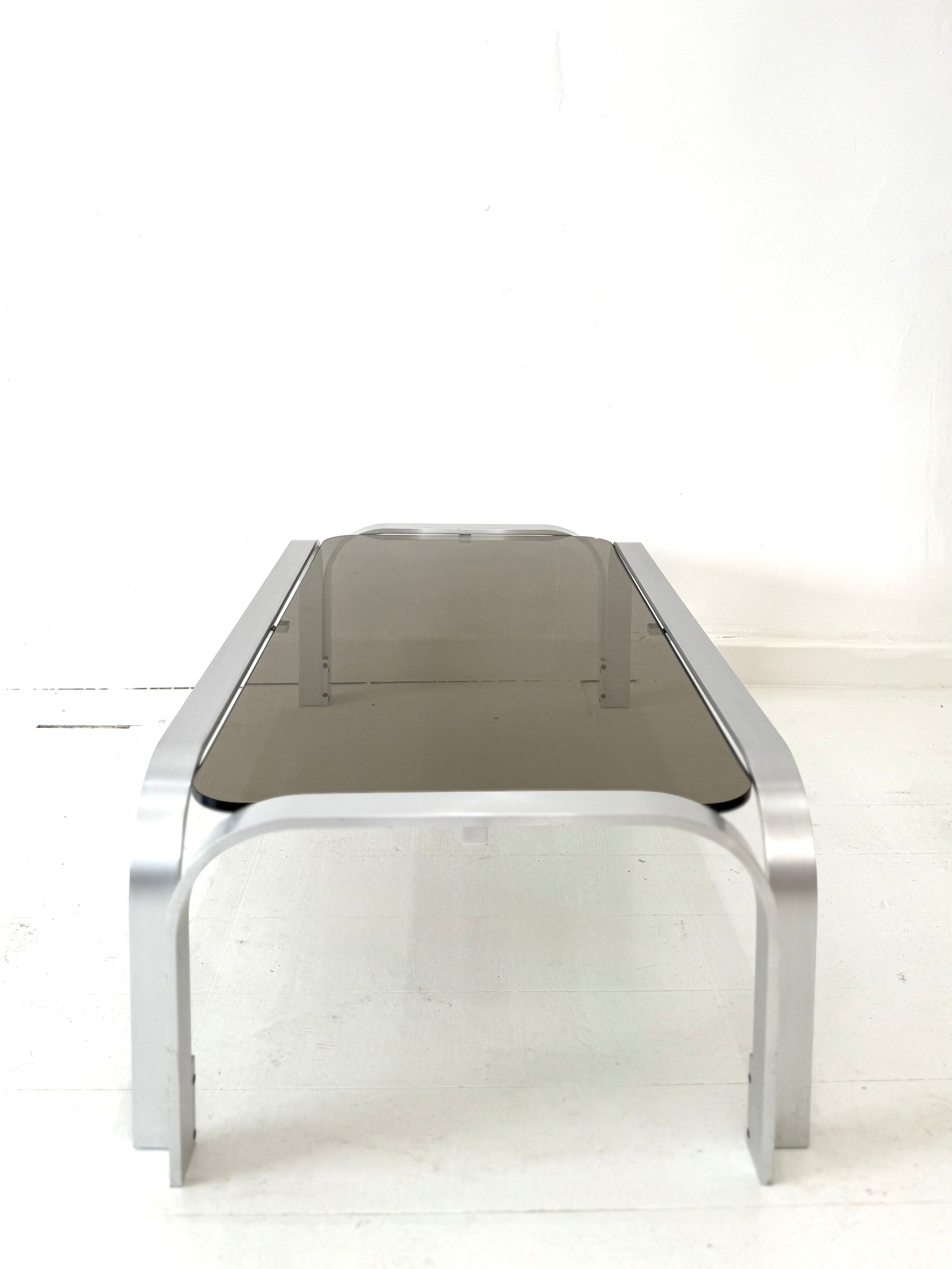 Table basse en aluminium et verre, 1970-1980
