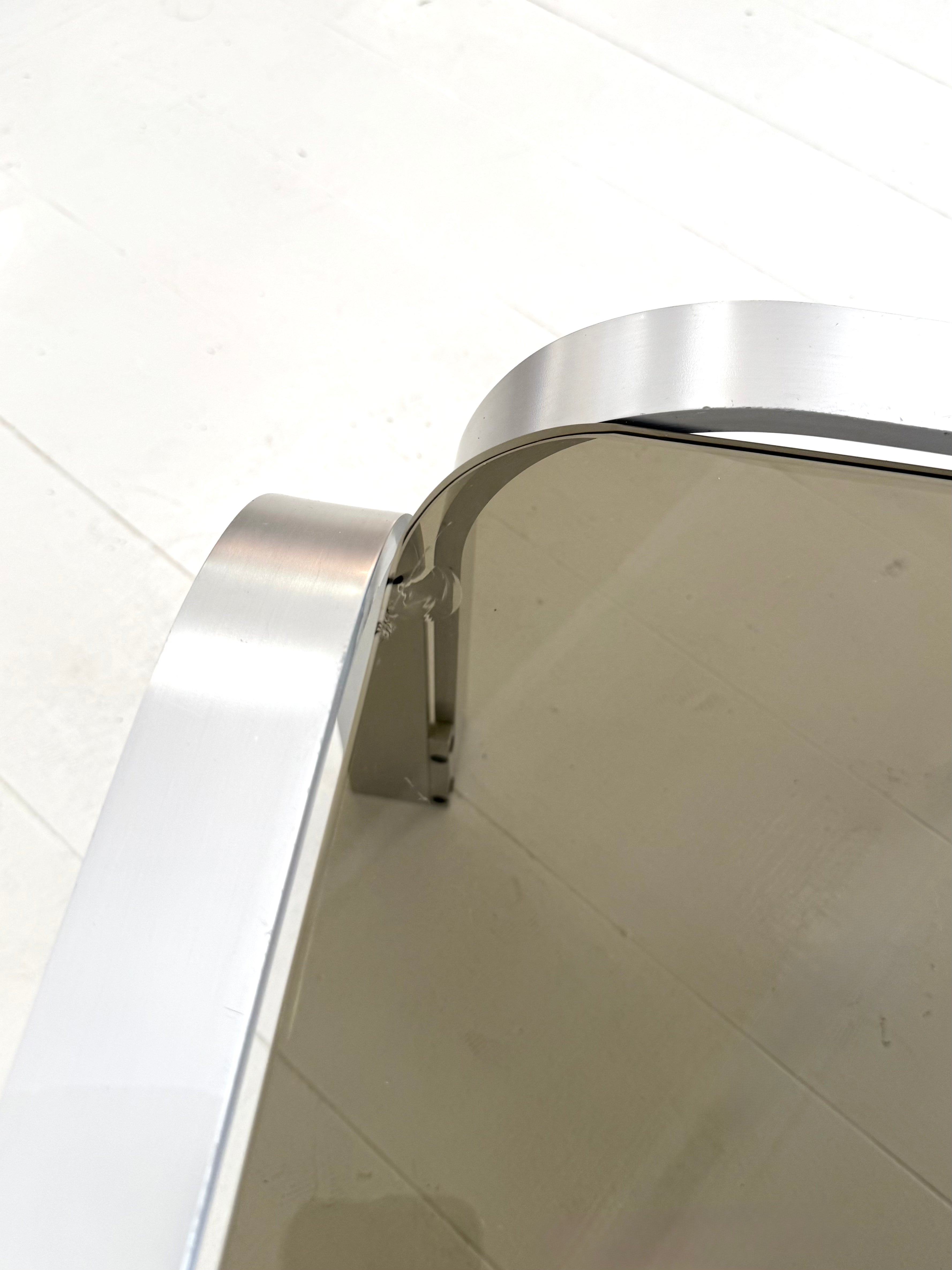 Table basse en aluminium et verre, 1970-1980