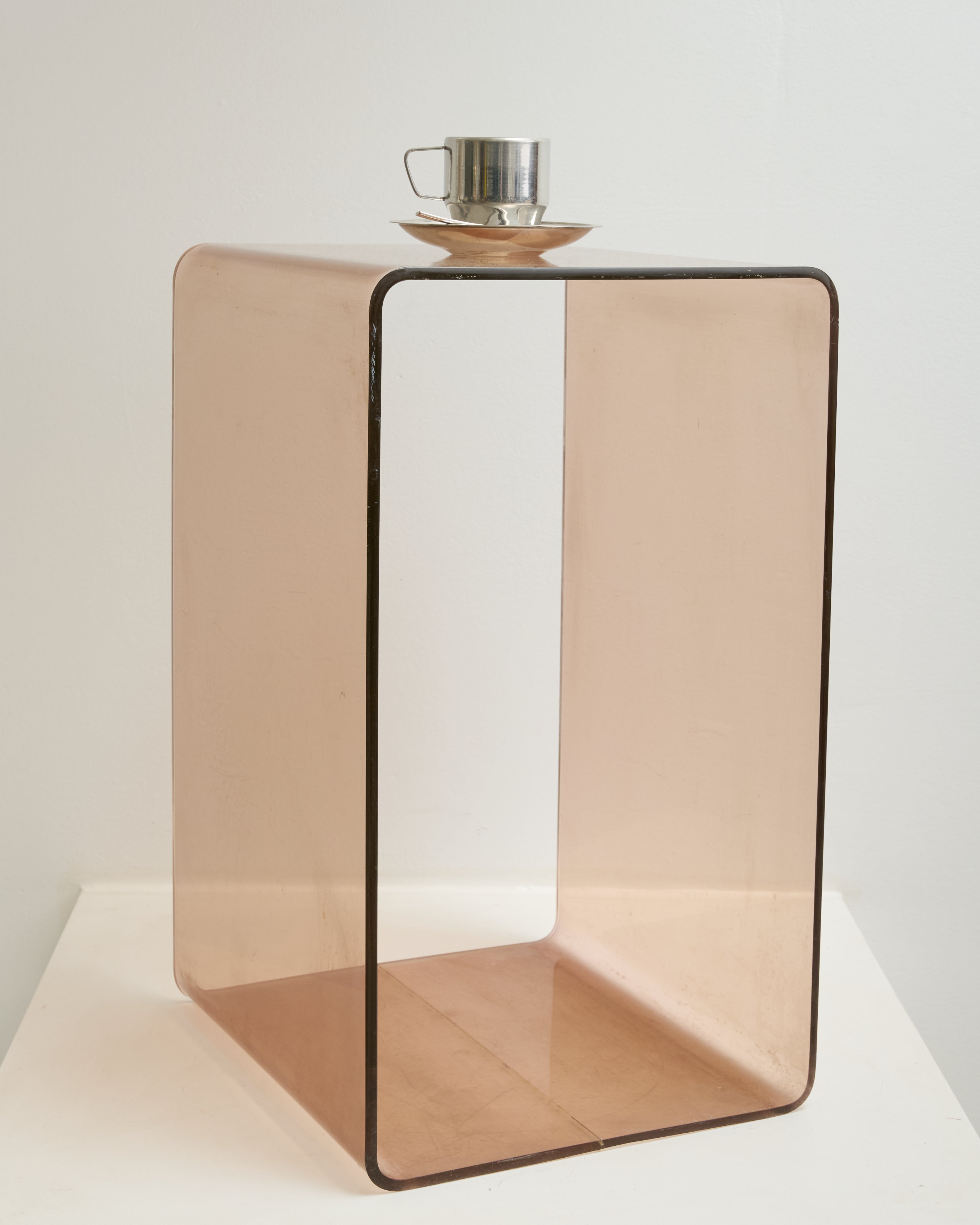 Table d'appoint (grande) en altuglas, Michel Dumas, Roche Bobois, 1970s