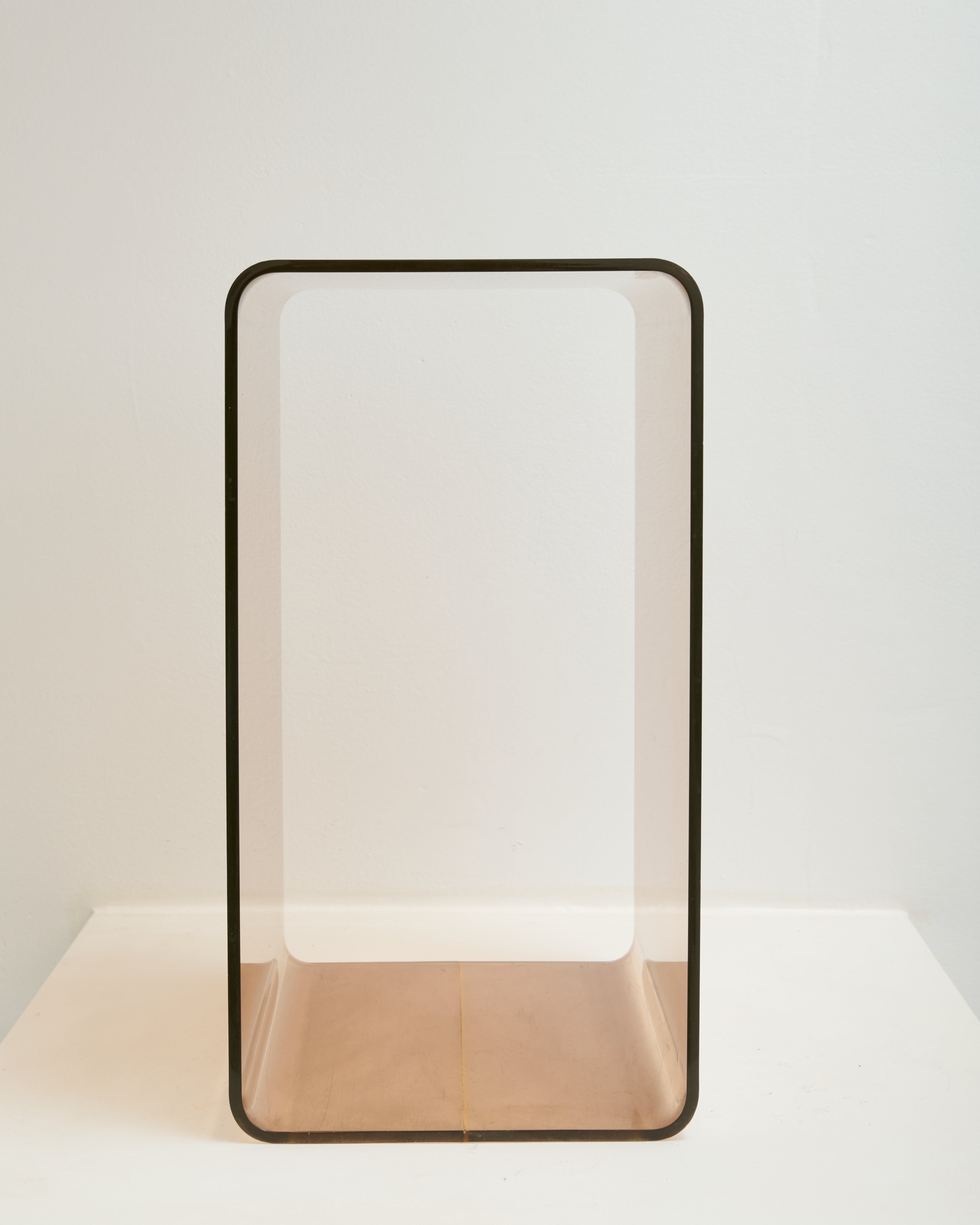 Table d'appoint (petite) en altuglas, Michel Dumas, Roche Bobois, 1970s