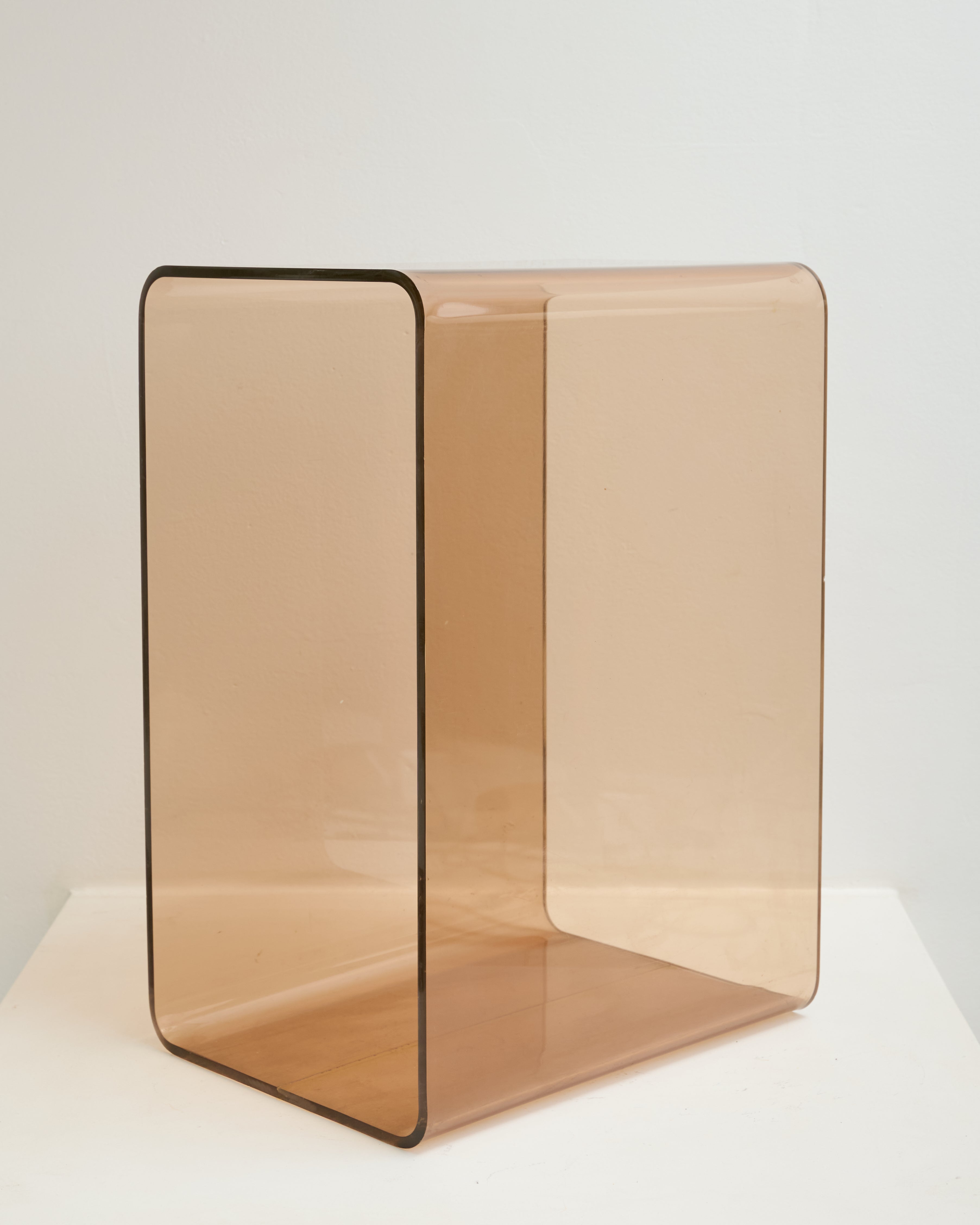 Table d'appoint (petite) en altuglas, Michel Dumas, Roche Bobois, 1970s