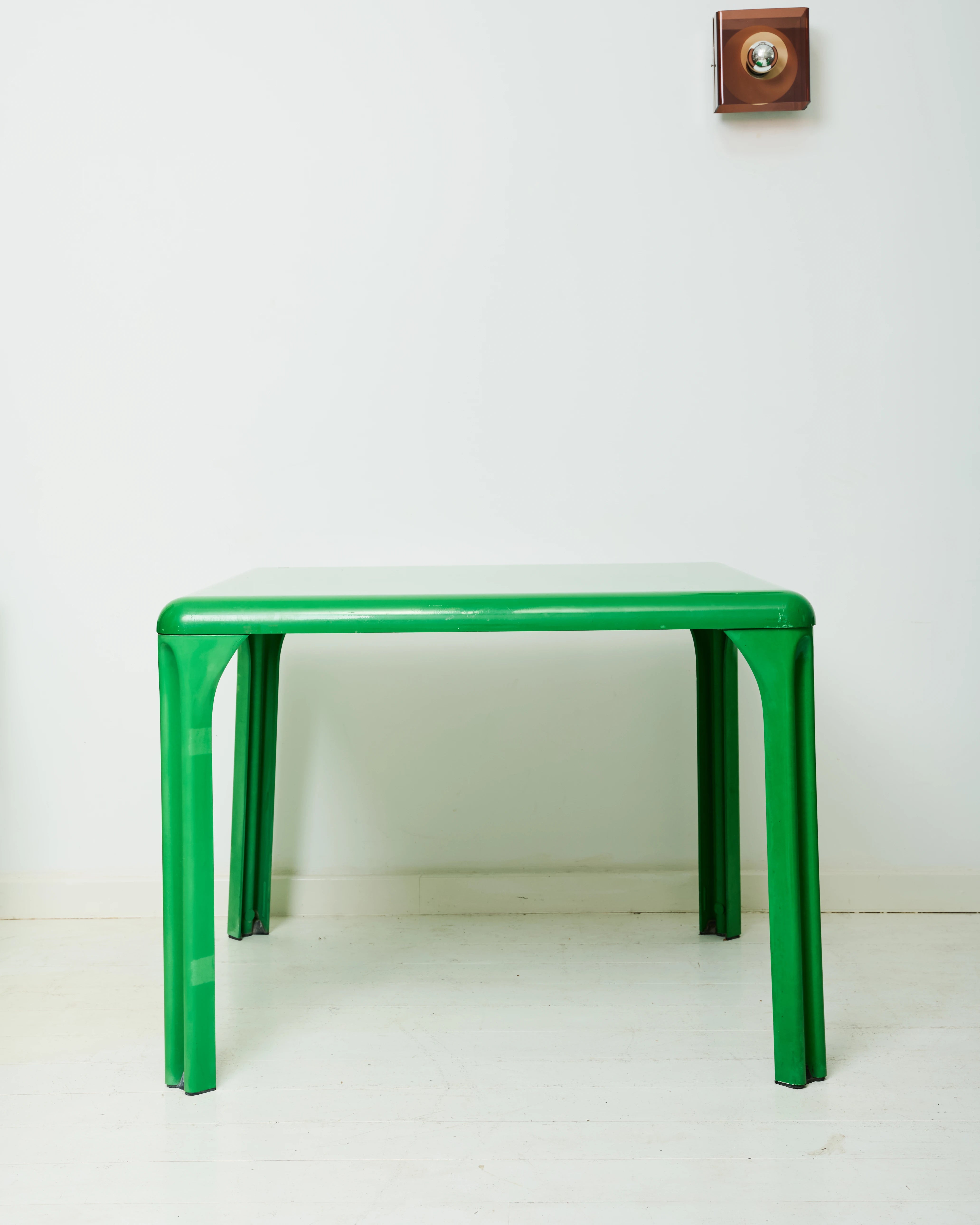 Table "Stadio 100" (1 sur 2), Vico Magistretti, Artemide, 1970-1980