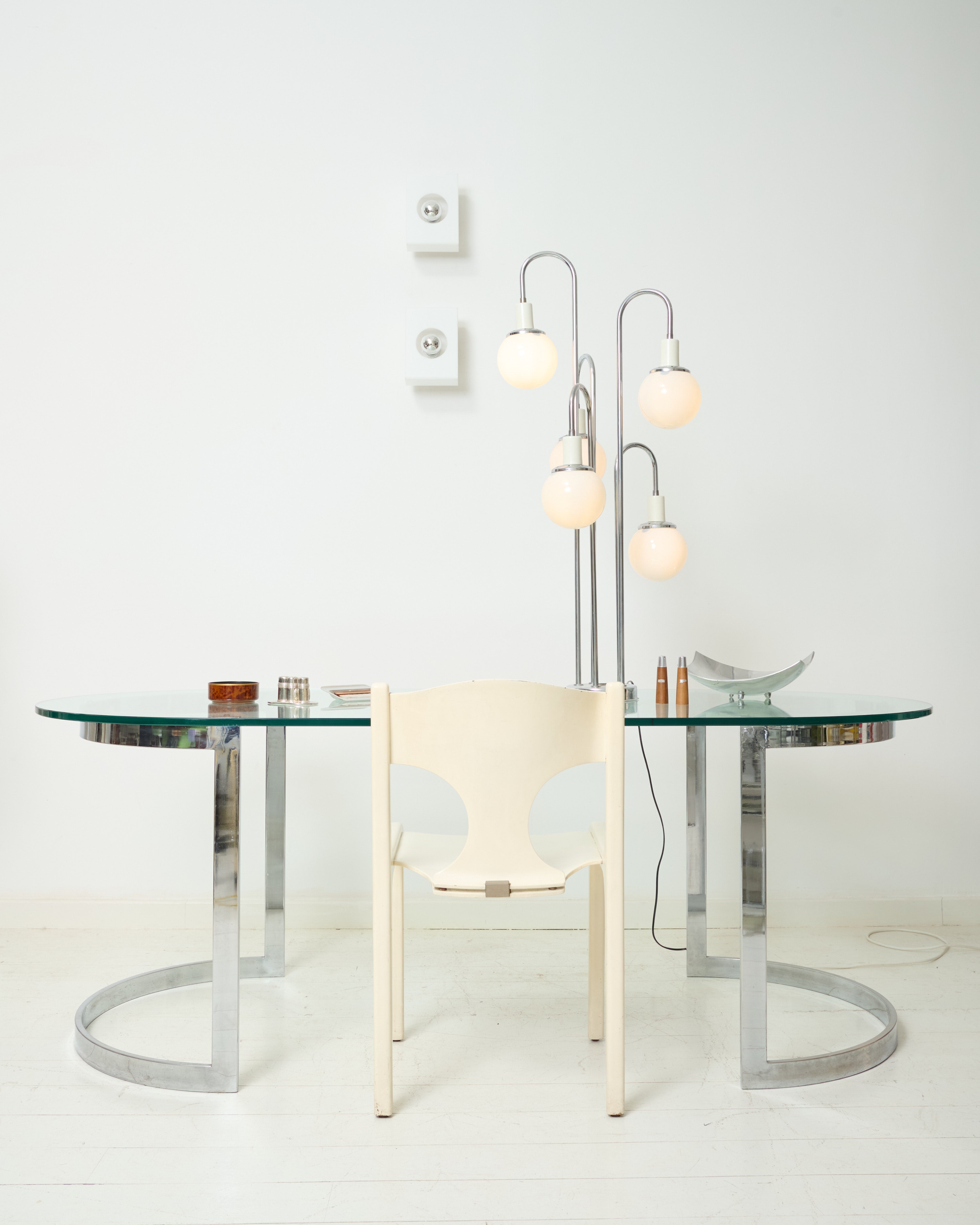 Dining table with circular base