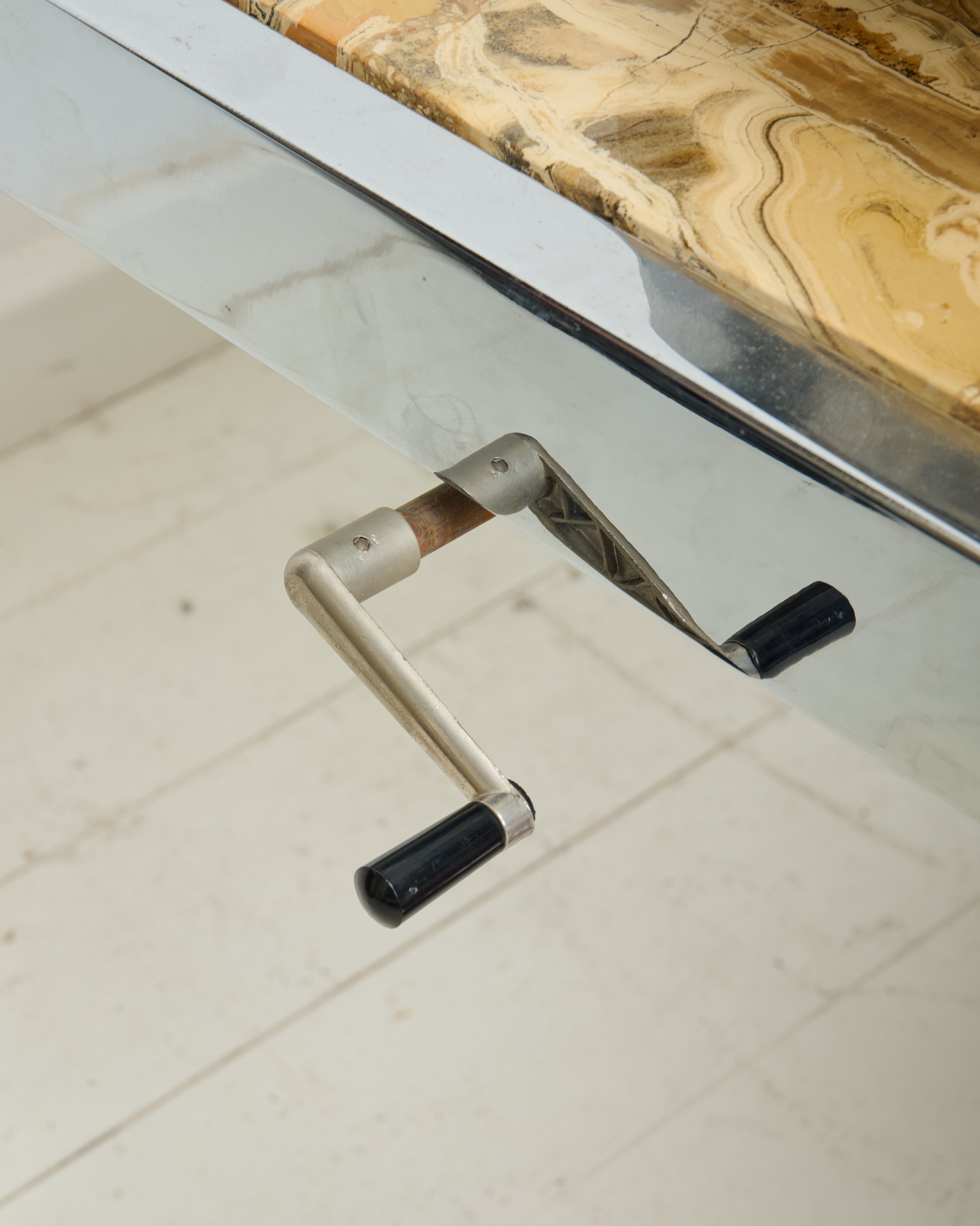 Table basse en pierre et chrome, 1970-1980