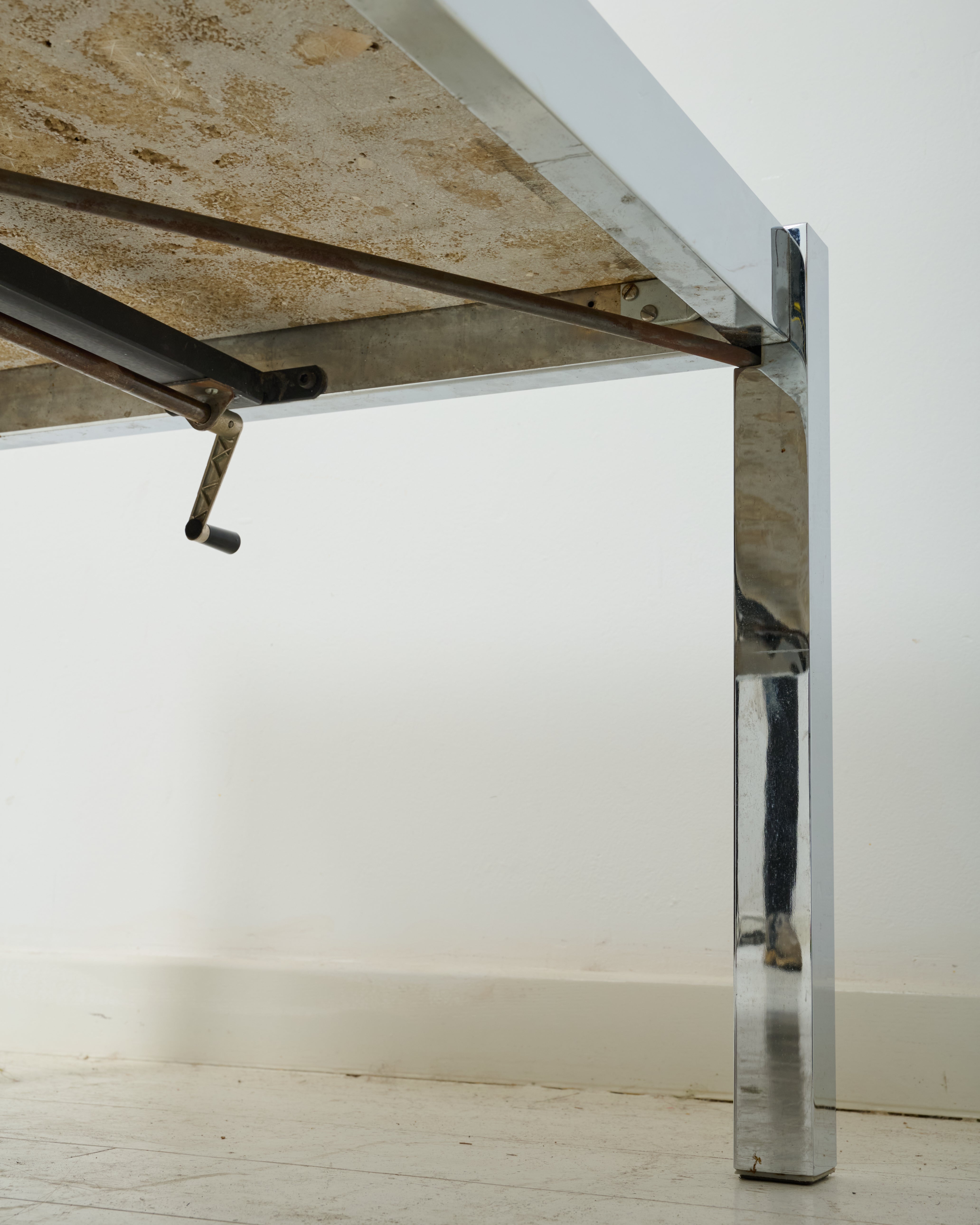 Table basse en pierre et chrome, 1970-1980