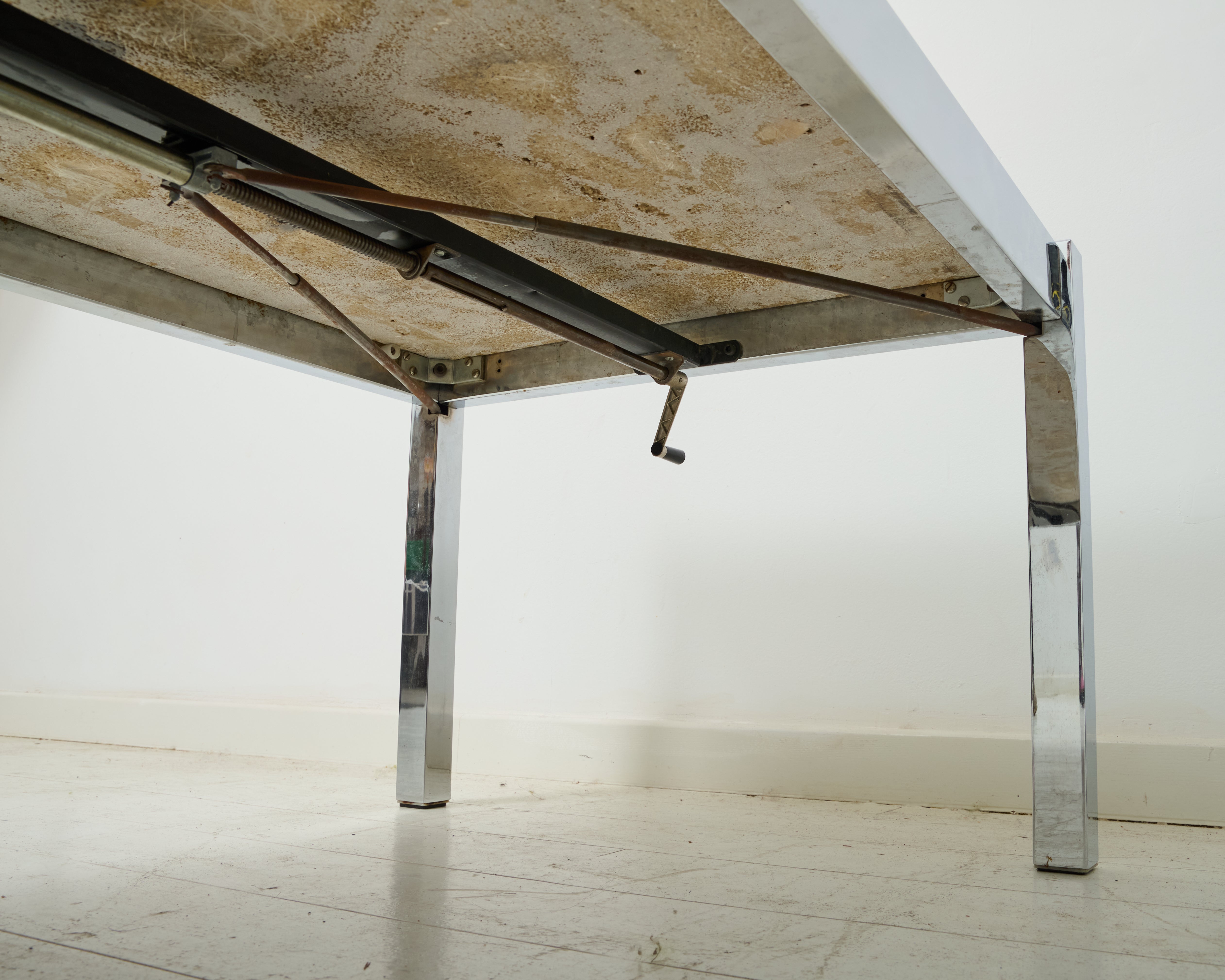 Table basse en pierre et chrome, 1970-1980