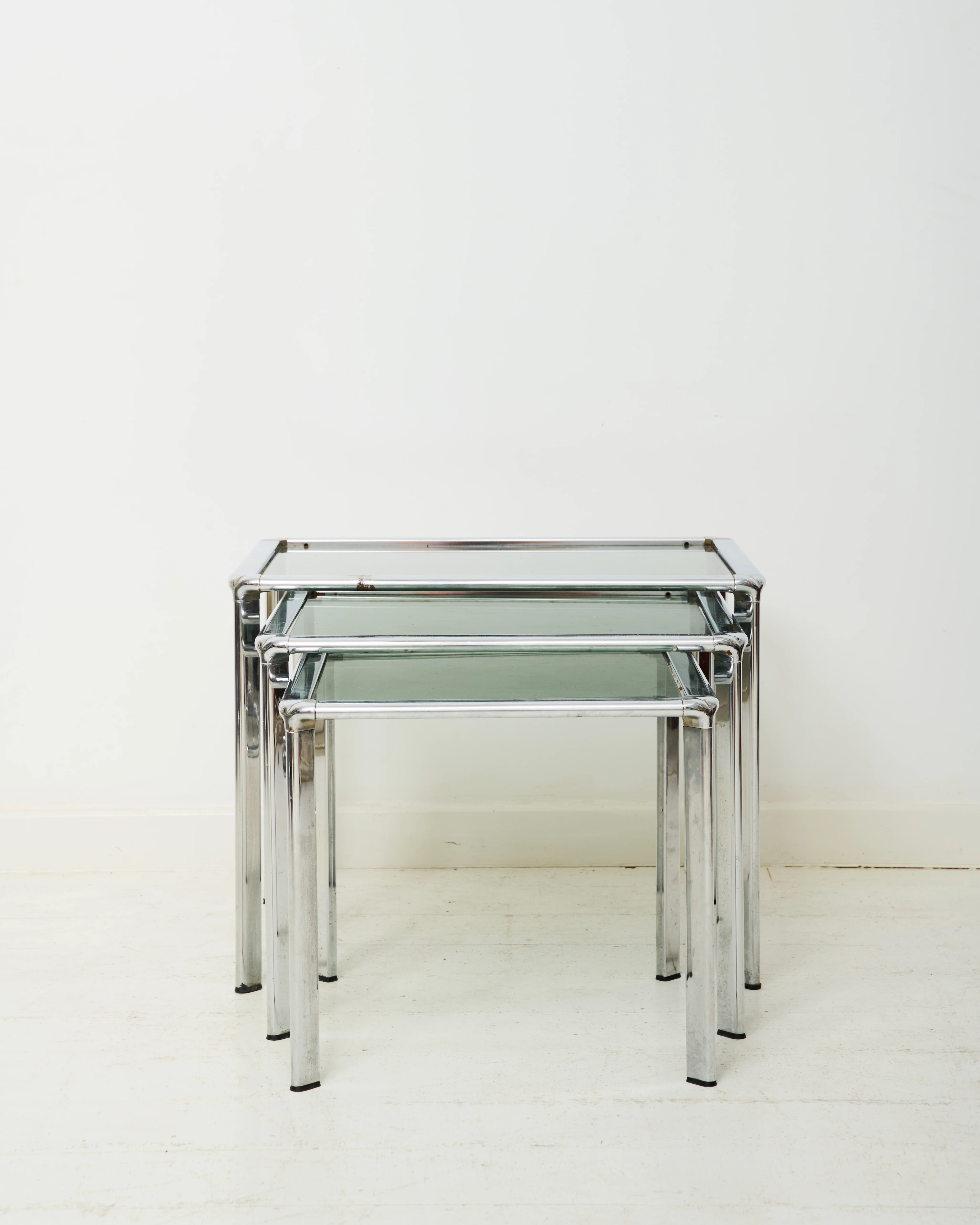 Tables gigognes en chrome et verre fumé, Italie, 1970s