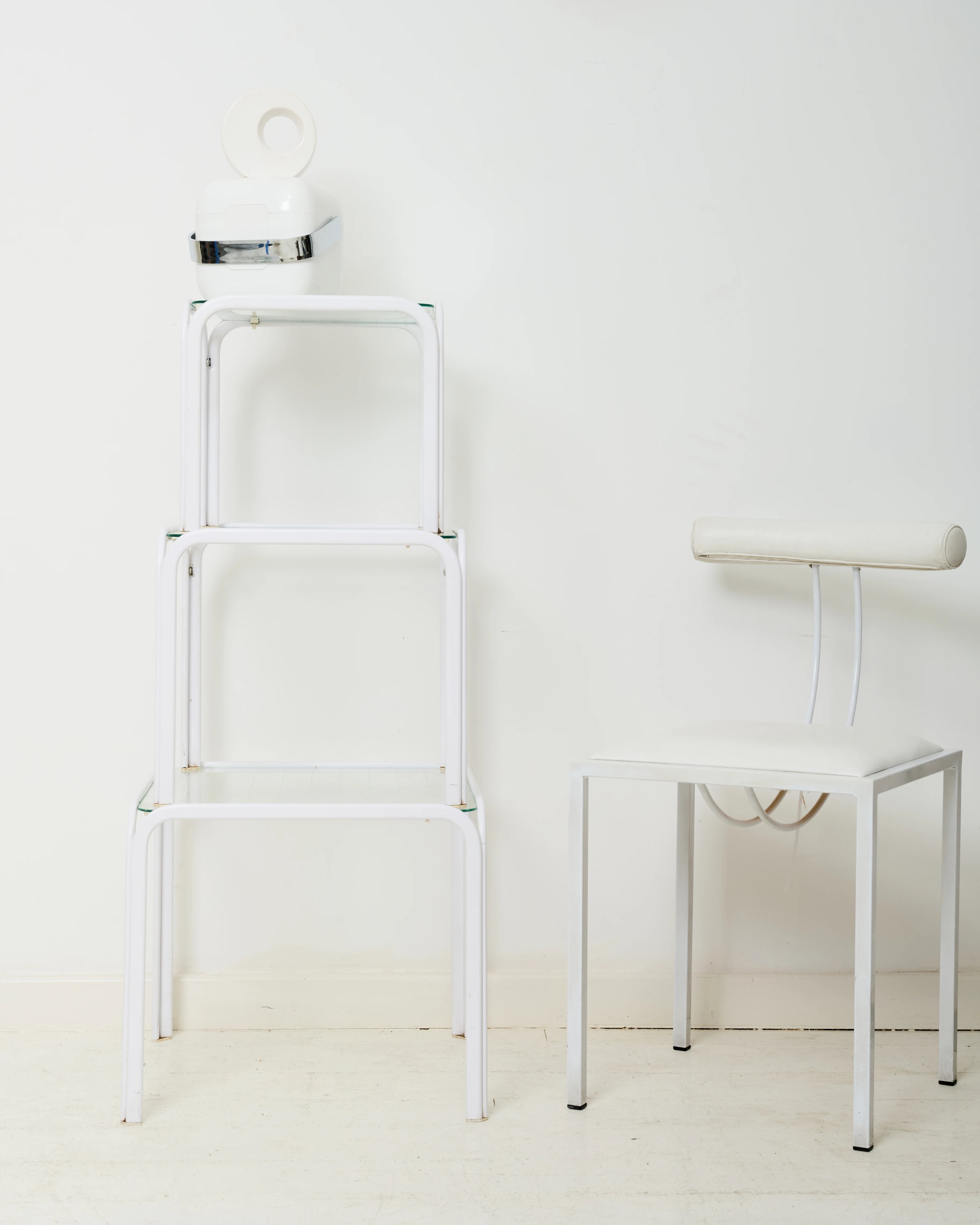 Tables gigognes en métal laqué blanc, Italie, 1970s