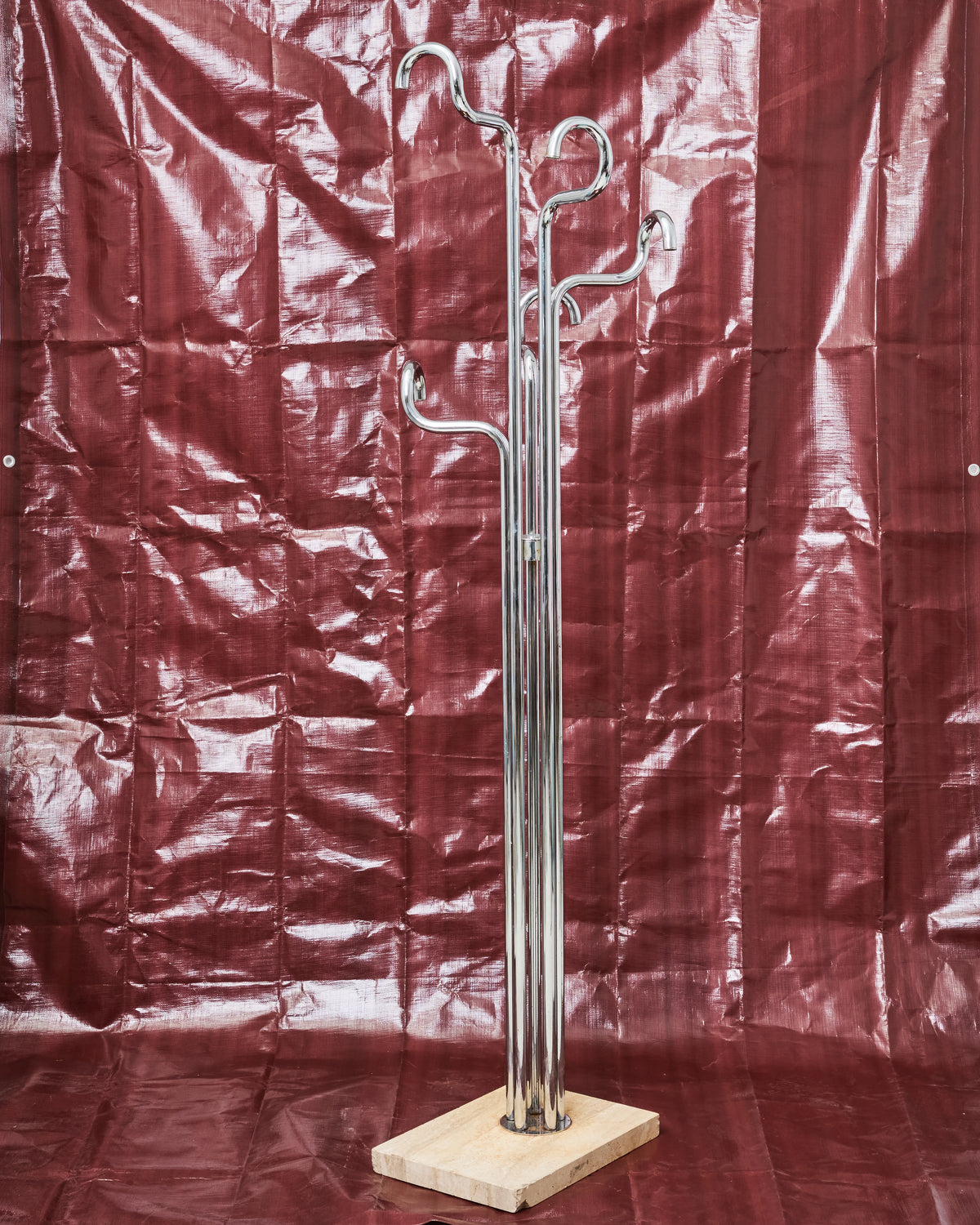 Porte-manteau en chrome et travertin, Italie, 1970s