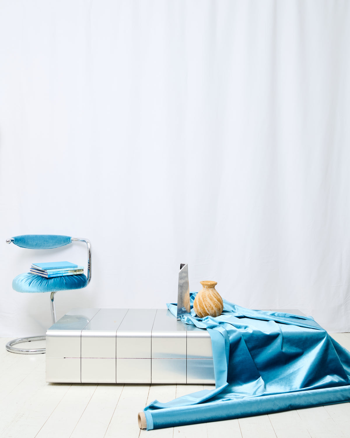 Table basse en aluminium et miroir, Roche Bobois, 1970-1980