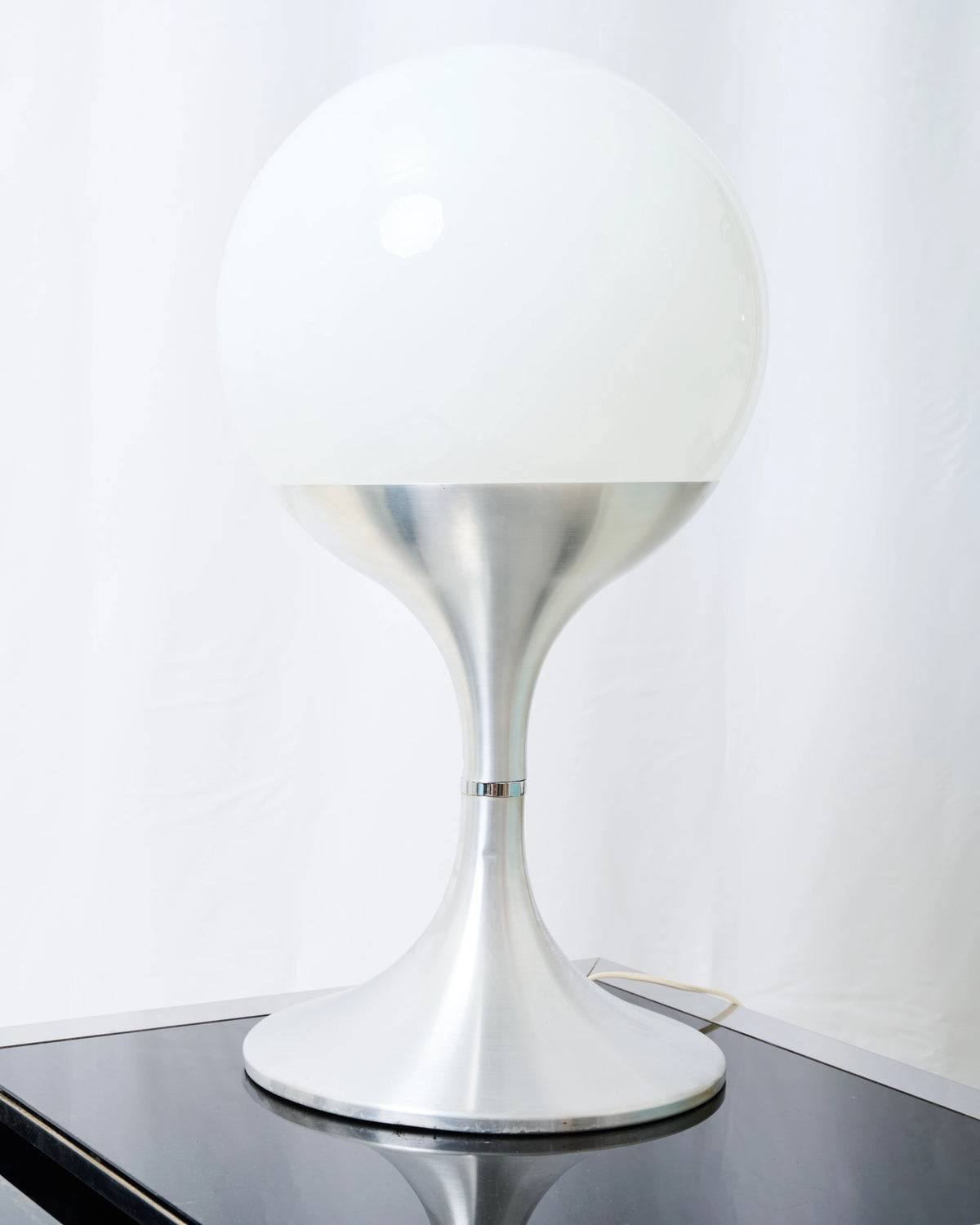 Lampe à poser XXL, Space age en alu brossé et opaline, 1970s