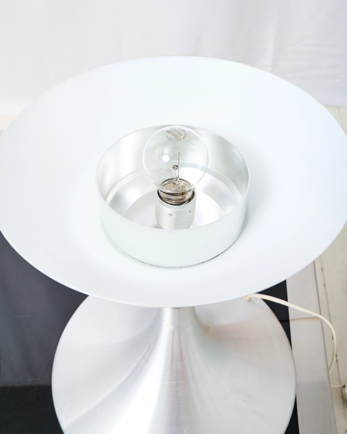 Lampe à poser XXL, Space age en alu brossé et opaline, 1970s
