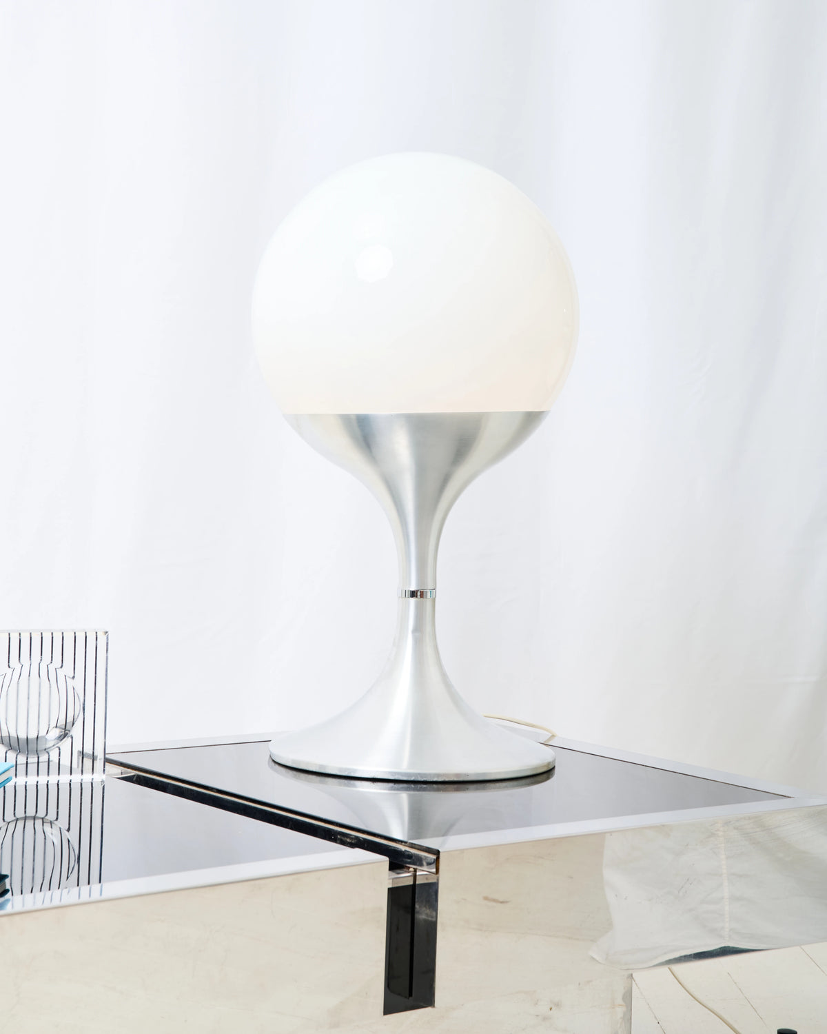 Lampe à poser XXL, Space age en alu brossé et opaline, 1970s