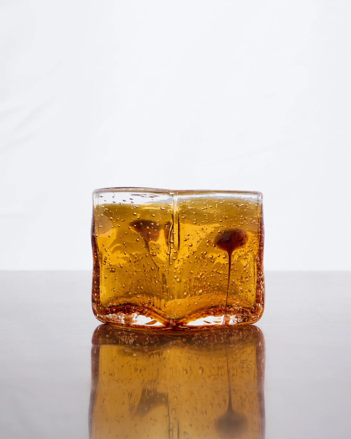 Mini vase en verre bullé ambré avec goutte, 1970s