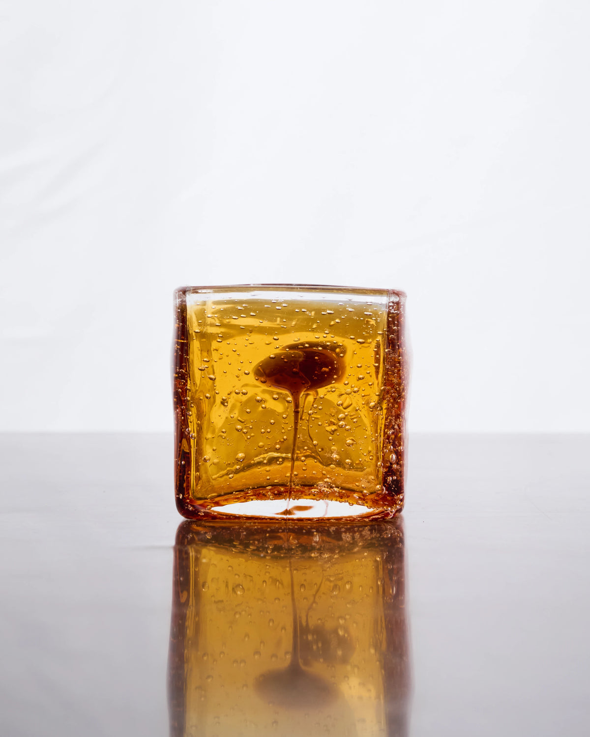 Mini vase en verre bullé ambré avec goutte, 1970s