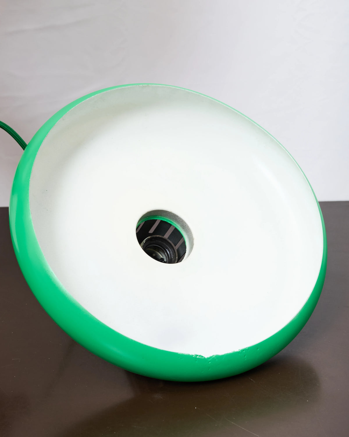 Suspension en métal vert et noir, post-moderne, 1980s