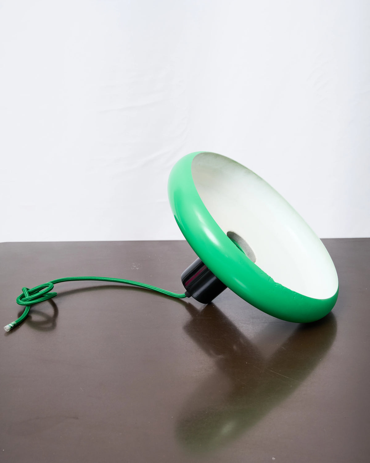 Suspension en métal vert et noir, post-moderne, 1980s