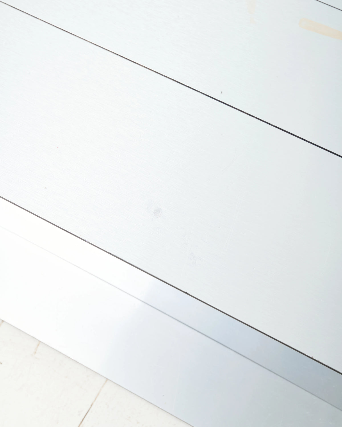 Table basse en aluminium et miroir, Roche Bobois, 1970-1980