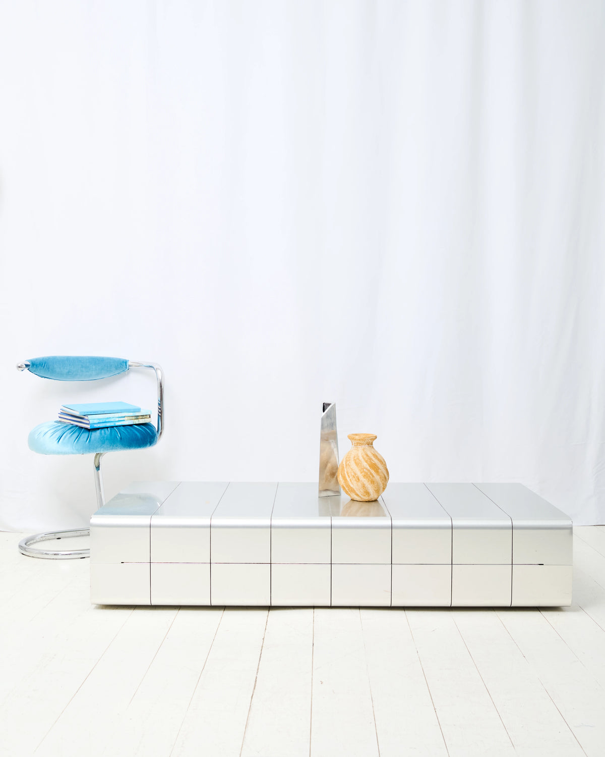 Table basse en aluminium et miroir, Roche Bobois, 1970-1980