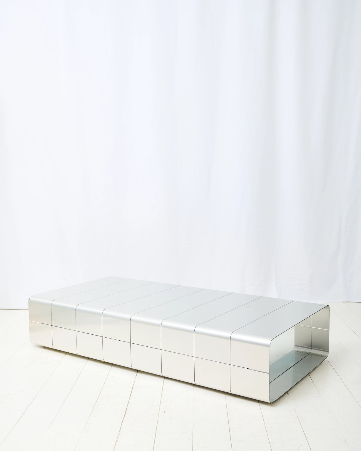 Table basse en aluminium et miroir, Roche Bobois, 1970-1980