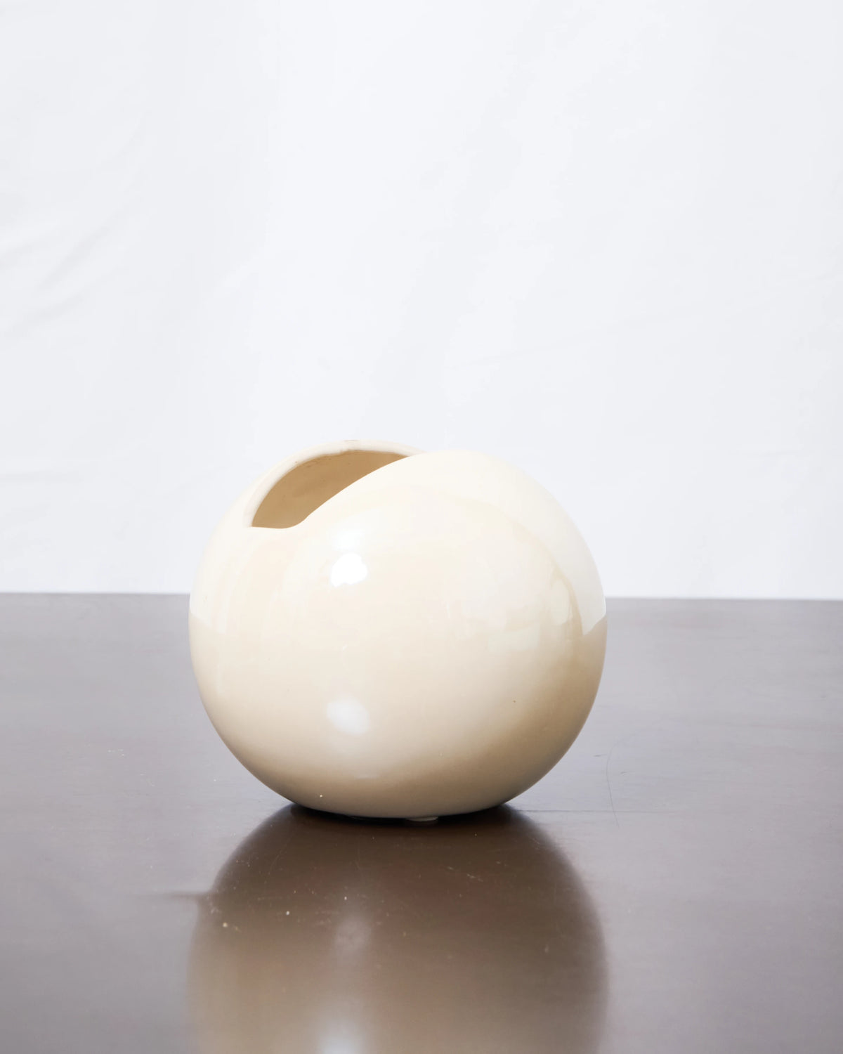 Vase boule en céramique beige glossy, WP design, 1970s