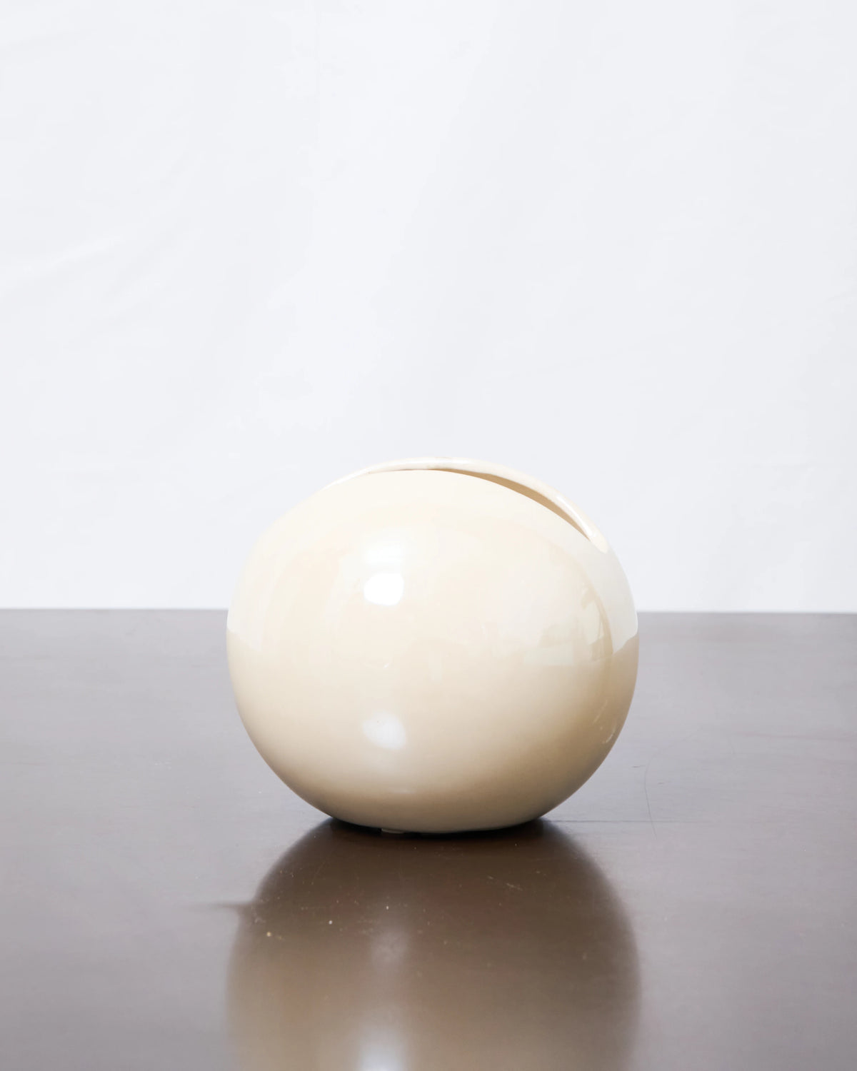 Vase boule en céramique beige glossy, WP design, 1970s