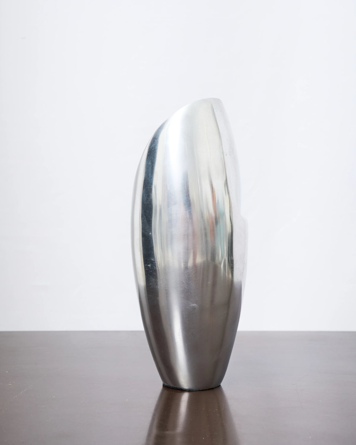 Vase "Cylindre tourbillon" en fonte d'aluminium, 1970s
