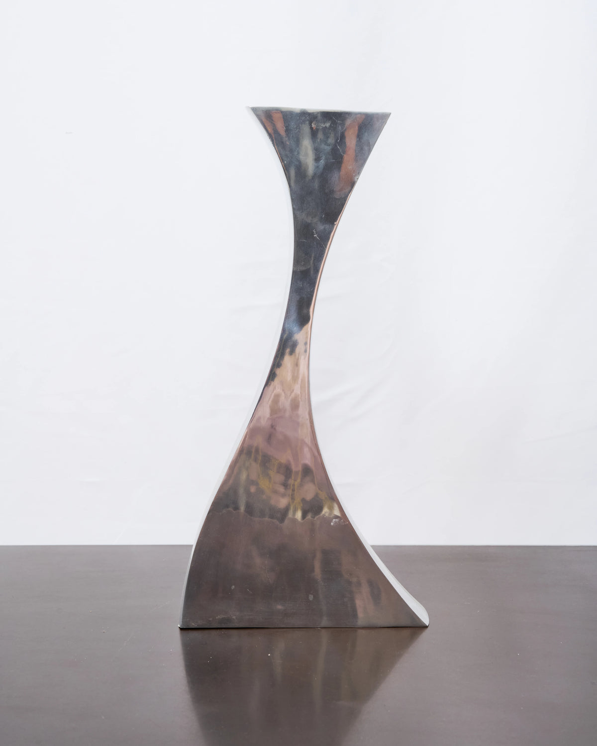 Vase haut "Vague" en fonte d’aluminium #1, Italie, 1970-1980s